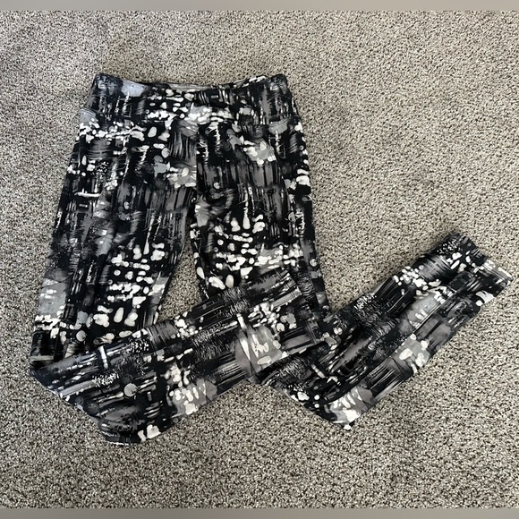 MARIKA Large Black Gray White Abstract Yoga Athletic Leggings - Picture 2 of 6